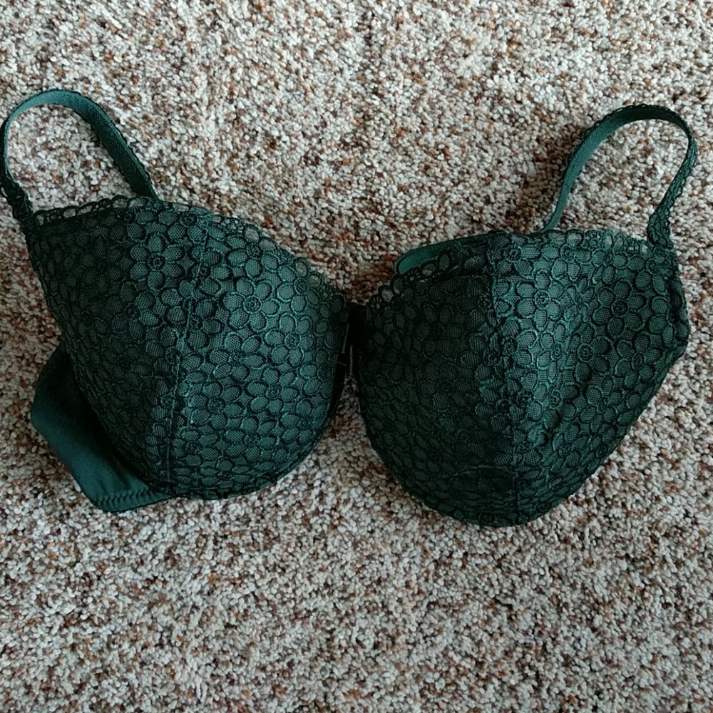 Really cute green lace bra